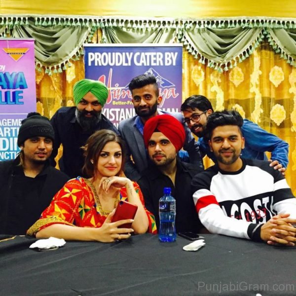 Guru Randhawa With Co Stars-413