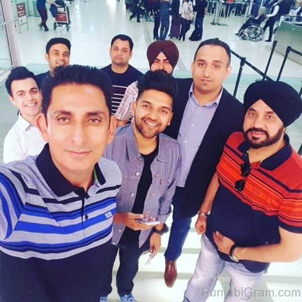 Guru Randhawa With Fans-500