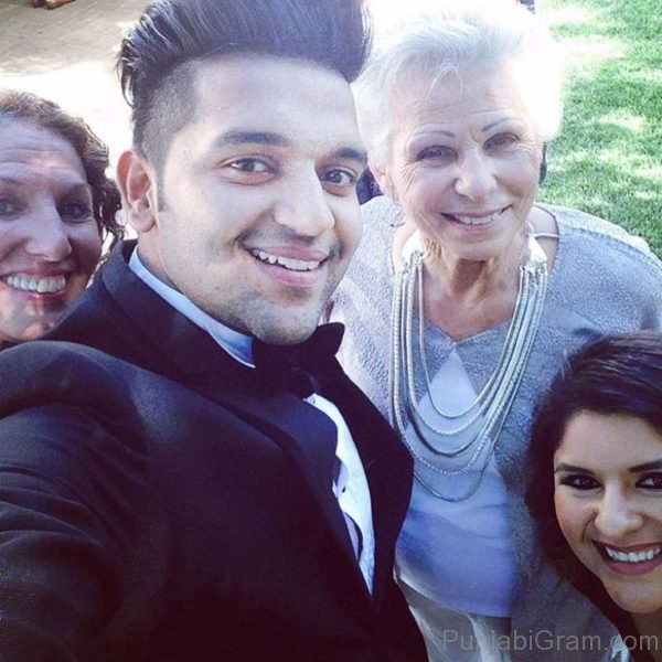 Guru Randhawa With Ladies-166