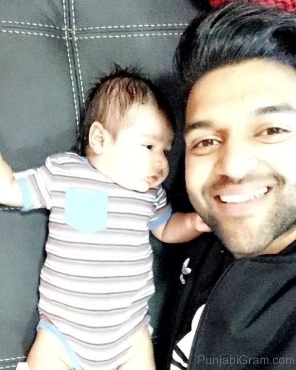 Guru Randhawa With Little Baby-417