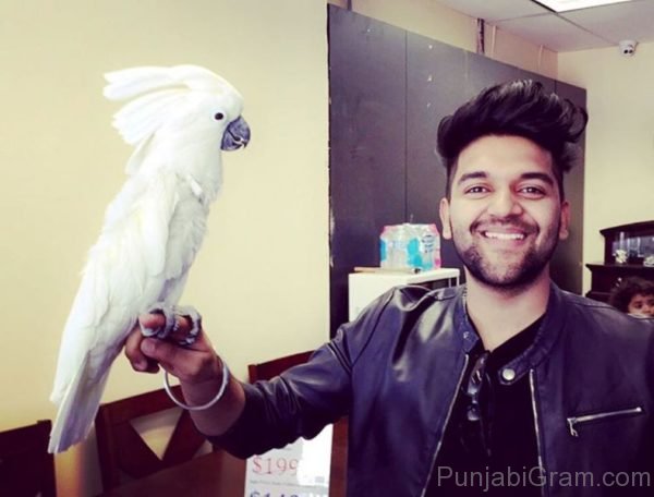 Guru Randhawa With Parrort-480