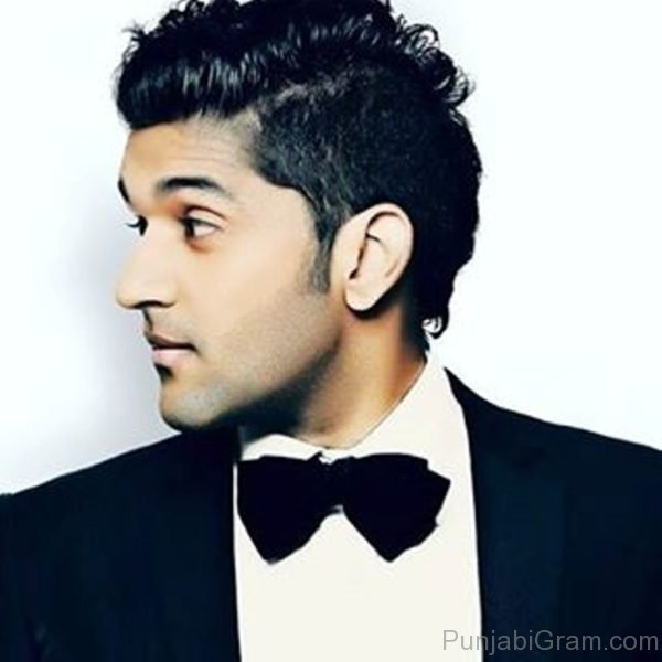 Image Of Elegant Guru Randhawa-25305