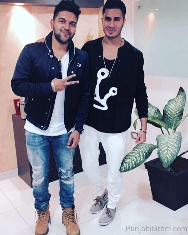 Image Of Elegant Guru Randhawa-25312