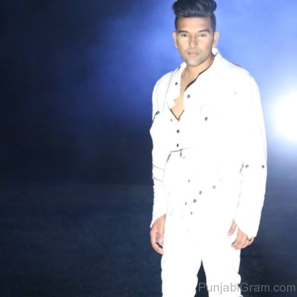 Image Of Guru Randhawa-050