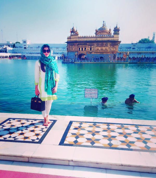 Kanika Kapoor At Golden Temple Amritsar