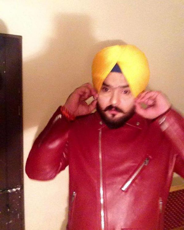 Kulbir Jhinjer Looking Dashing In Yellow Turban