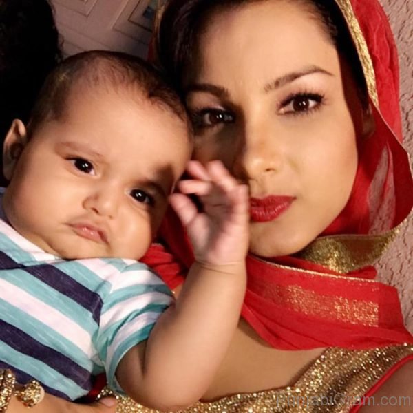 Monica Gill With Baby-164