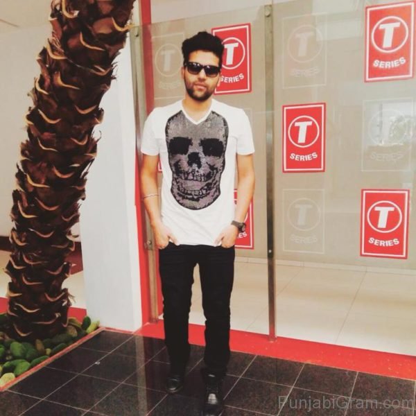 Photo Of Elegant Guru Randhawa-19008