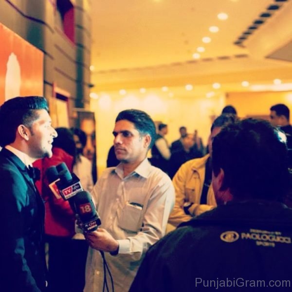 Photo Of Guru Randhawa-00102