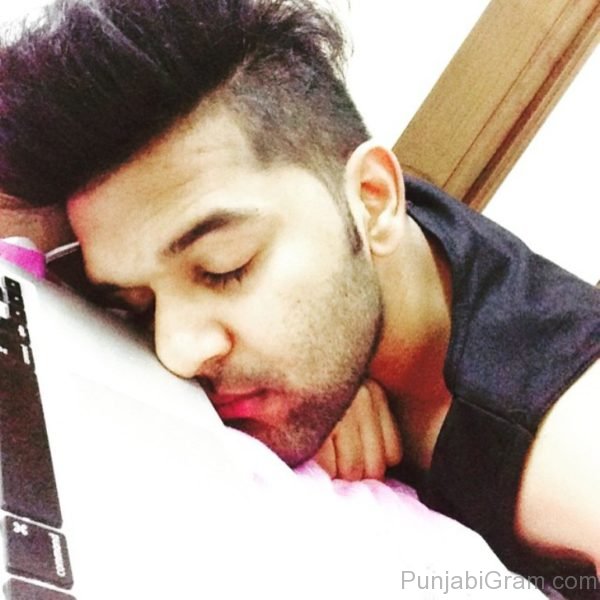 Photo Of Guru Randhawa-00103