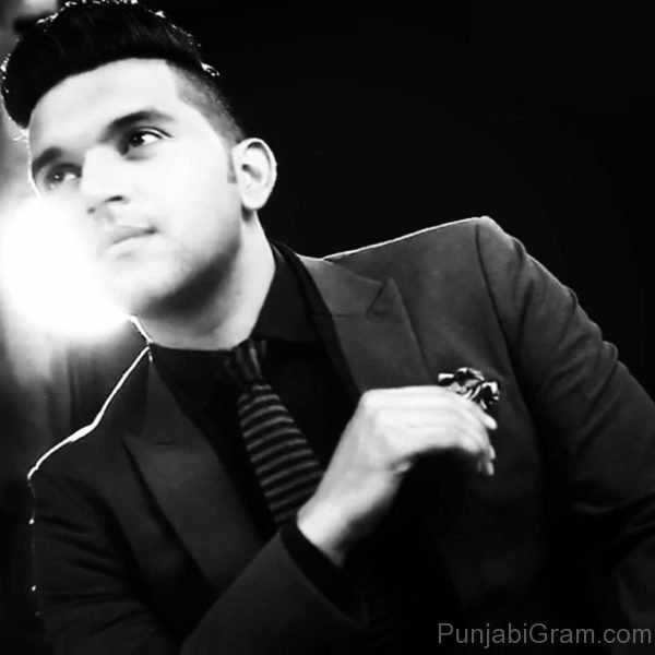 Photograph Of Of Elegant Guru Randhawa-27902