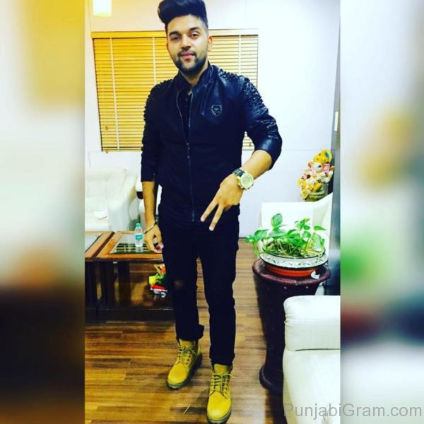 Photograph Of Of Elegant Guru Randhawa-27907