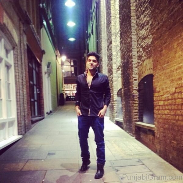 Photograph Of Smart Guru Randhawa-54102