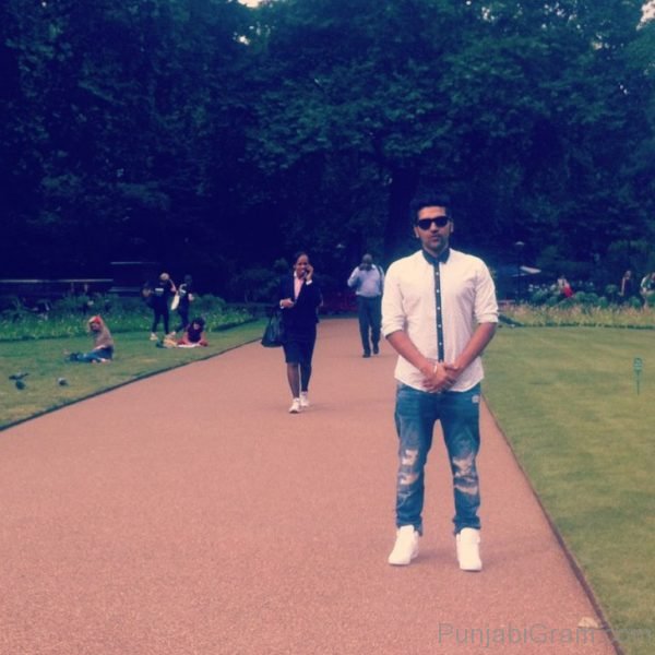 Photograph Of Smart Guru Randhawa-54112