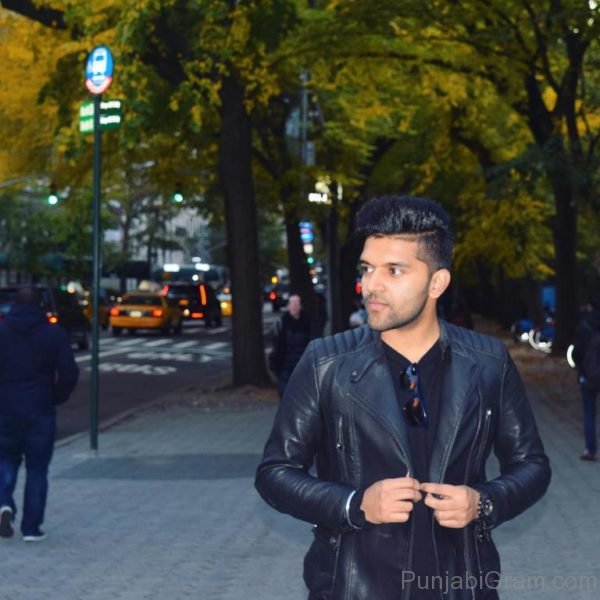 Pic Of Elegant Guru Randhawa-21101