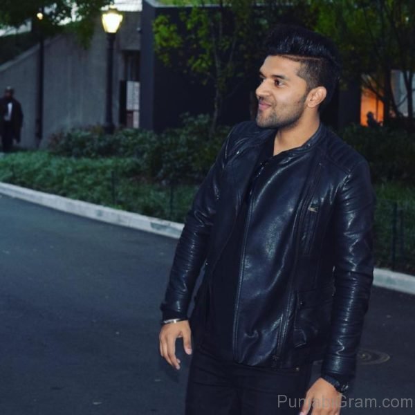 Pic Of Elegant Guru Randhawa-21104