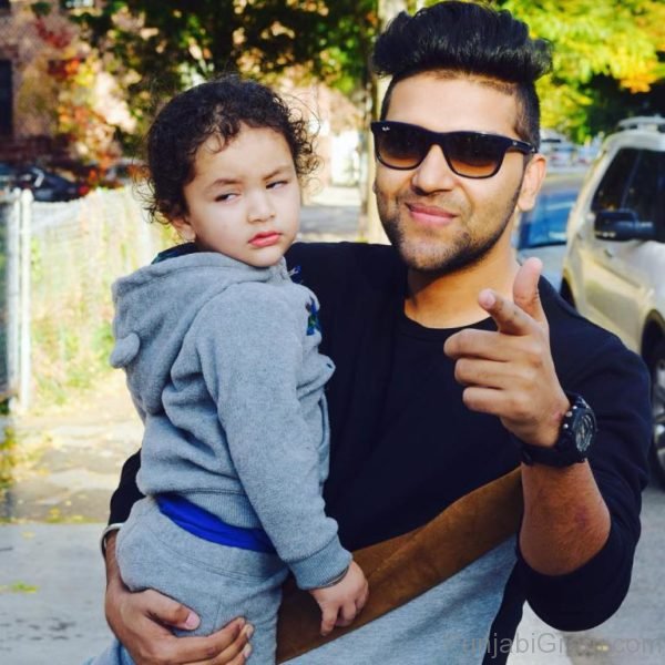 Pic Of Elegant Guru Randhawa-21105