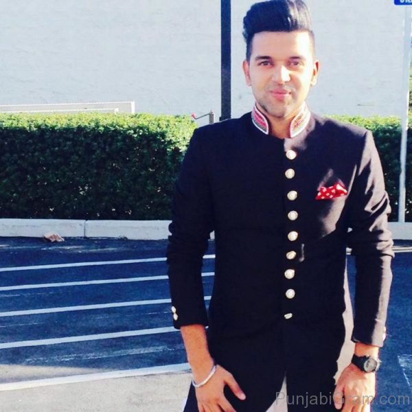 Pic Of Elegant Guru Randhawa-21113