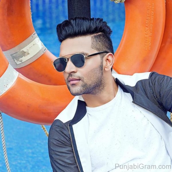 Picture Of Elegant Guru Randhawa-23310