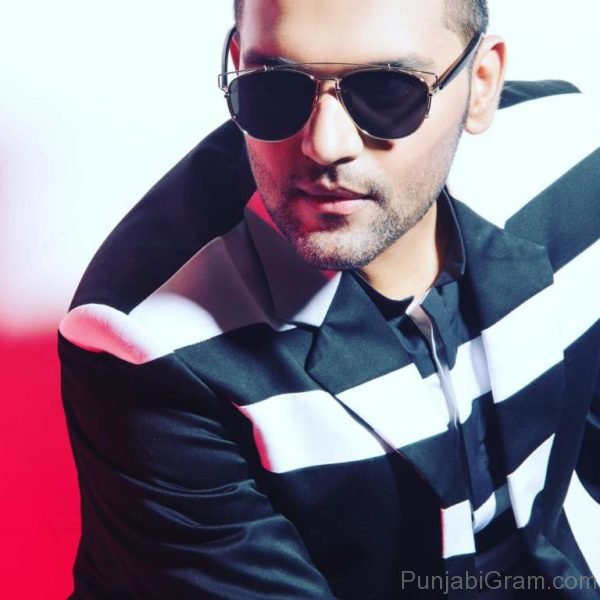 Picture Of Elegant Guru Randhawa-23312