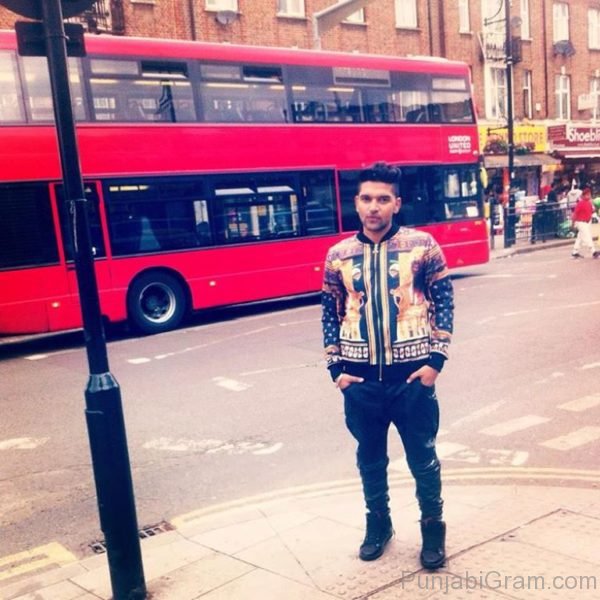 Picture Of Elegant Guru Randhawa-23314