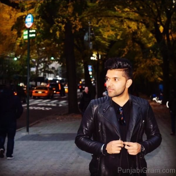 Picture Of Good-looking Guru Randhawa-36513