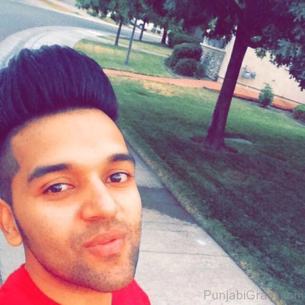 Selfie Of Guru Randhawa-042