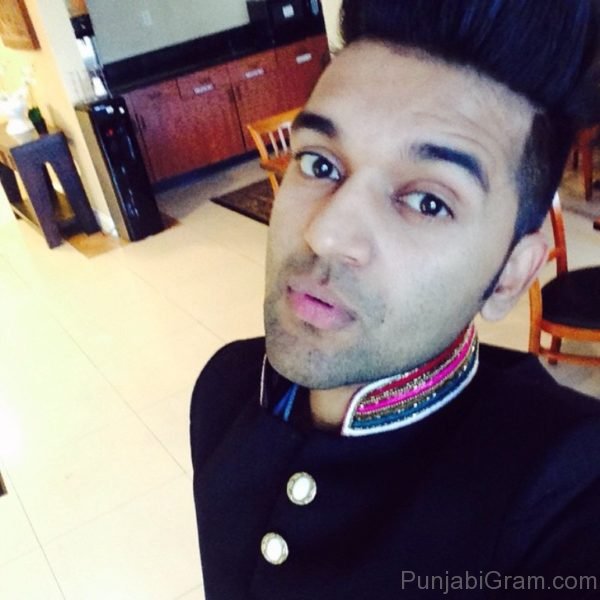 Selfie Of Guru Randhawa-043