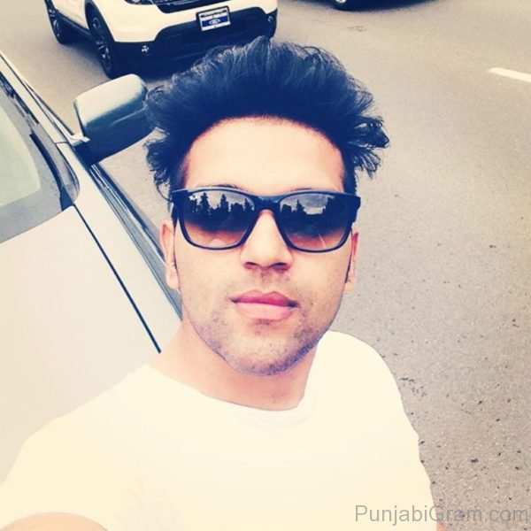 Selfie Of Guru Randhawa-115