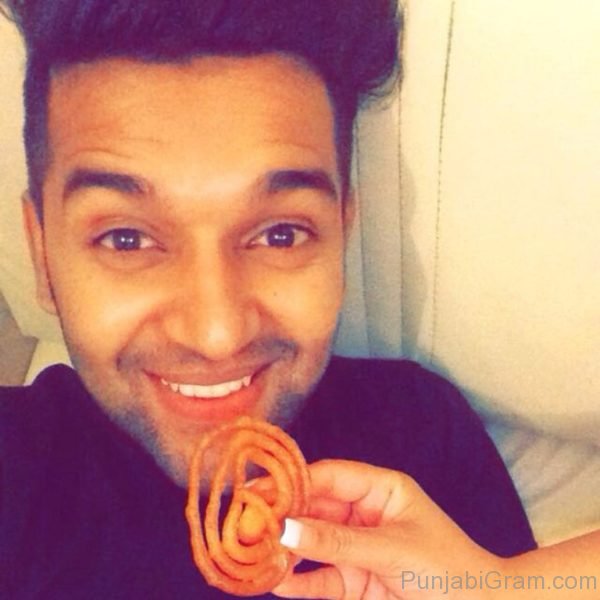 Selfie Of Guru Randhawa-123