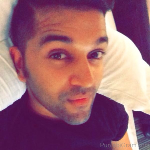 Selfie Of Guru Randhawa-129