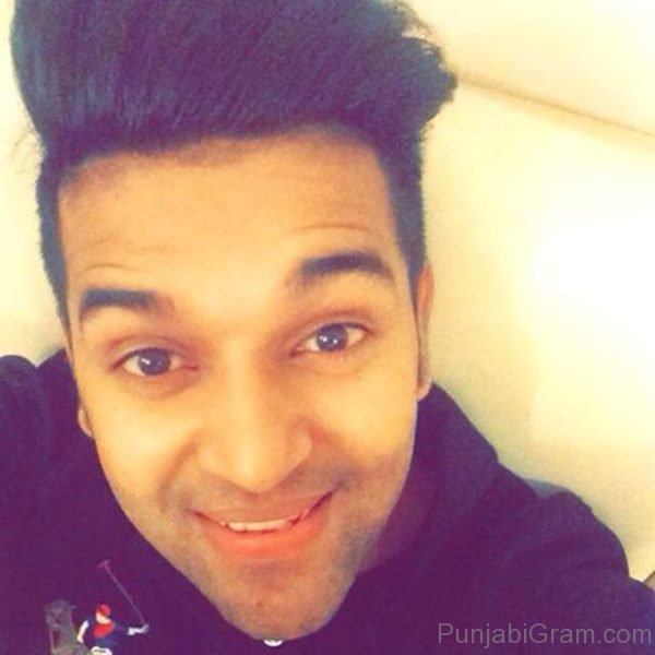 Selfie Of Guru Randhawa-132