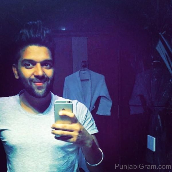 Selfie Of Guru Randhawa-36704