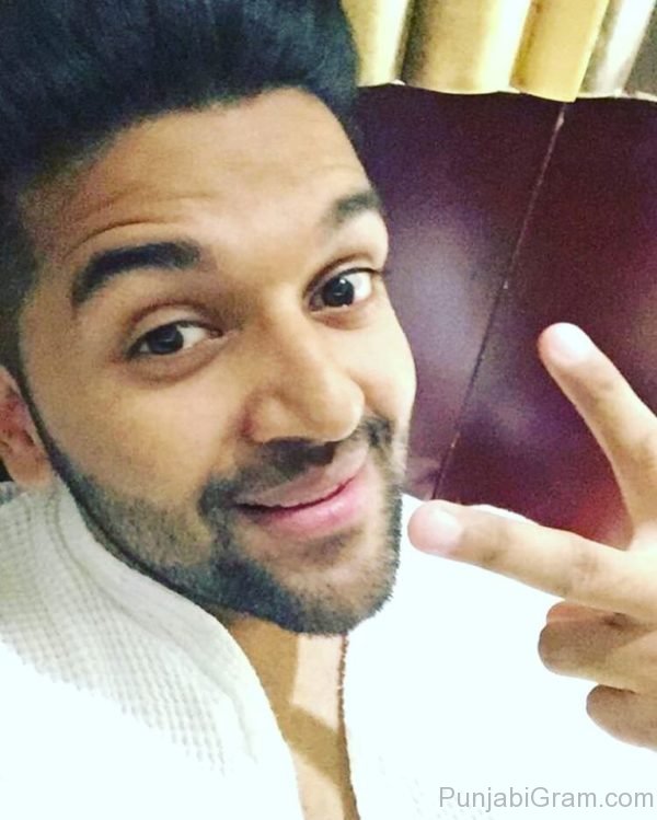 Selfie Of Guru Randhawa-36706