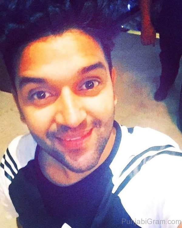 Selfie Of Guru Randhawa-36707