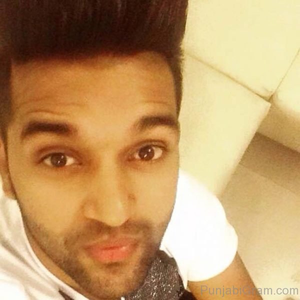 Selfie Of Guru Randhawa-36709