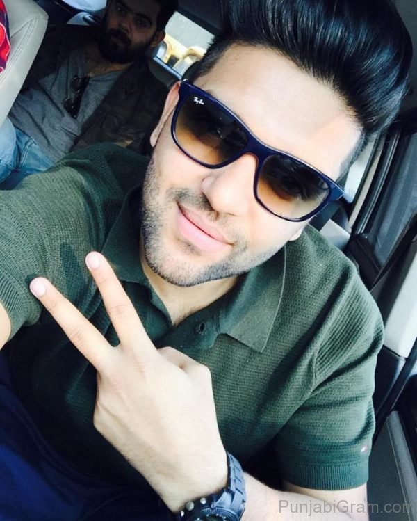 Selfie Of Guru Randhawa-36710