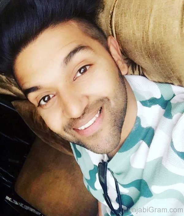 Selfie Of Guru Randhawa-36722