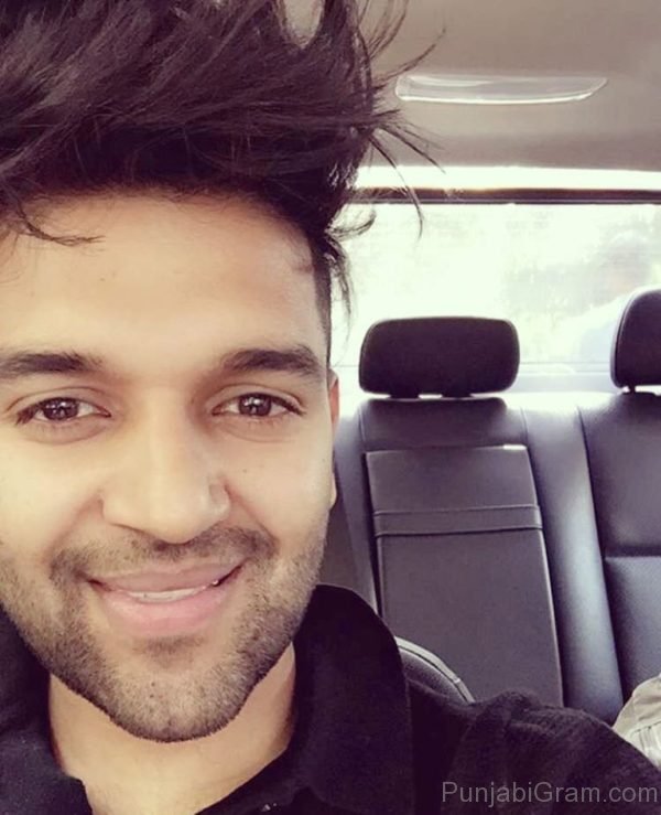 Selfie Of Guru Randhawa-36726