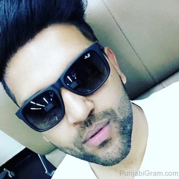 Selfie Of Guru Randhawa-36736