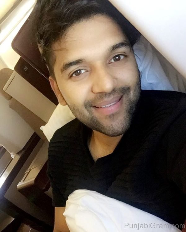 Selfie Of Guru Randhawa-36737