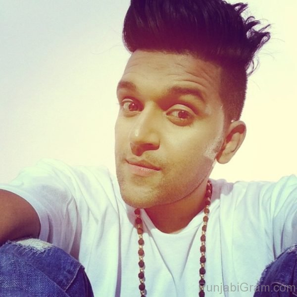 Selfie Of Guru Randhawa-36744