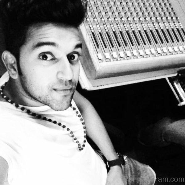 Selfie Of Guru Randhawa-36748