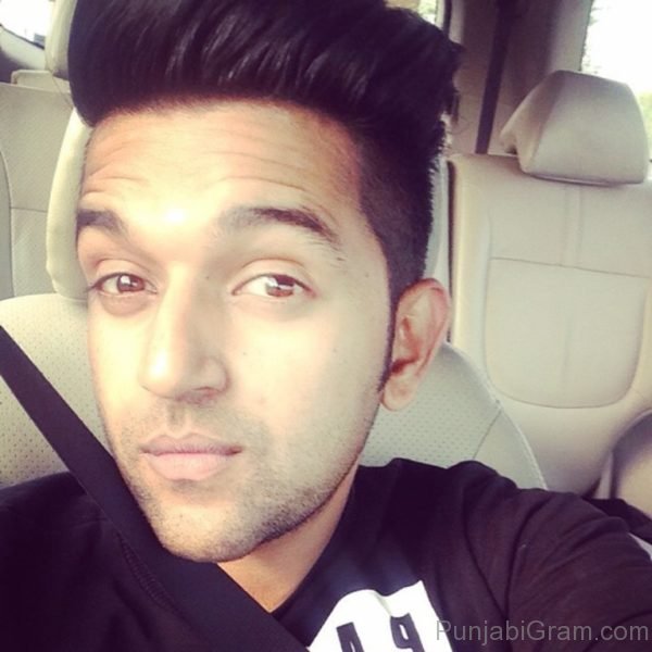 Selfie Of Guru Randhawa-36749