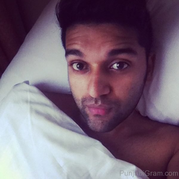 Selfie Of Guru Randhawa-36751