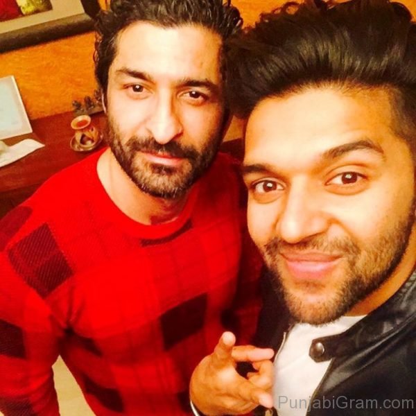 Selfie Of Guru Randhawa-370