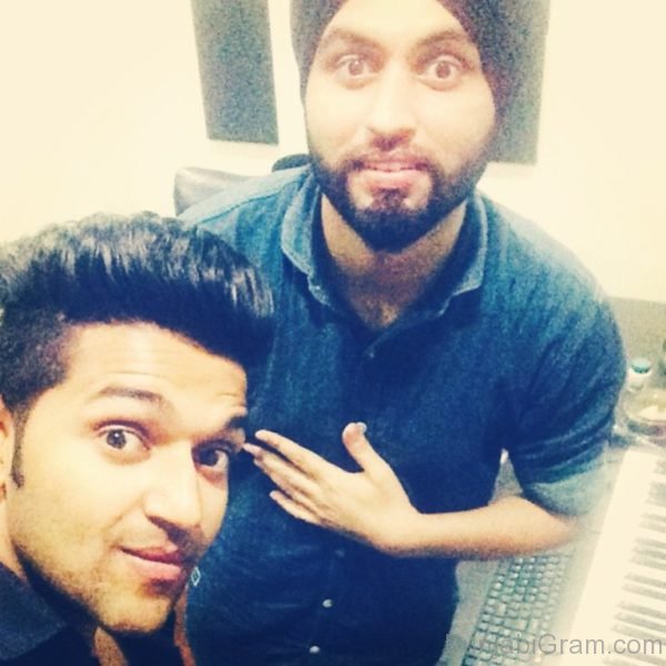 Selfie Of Guru Randhawa With Hundal-620