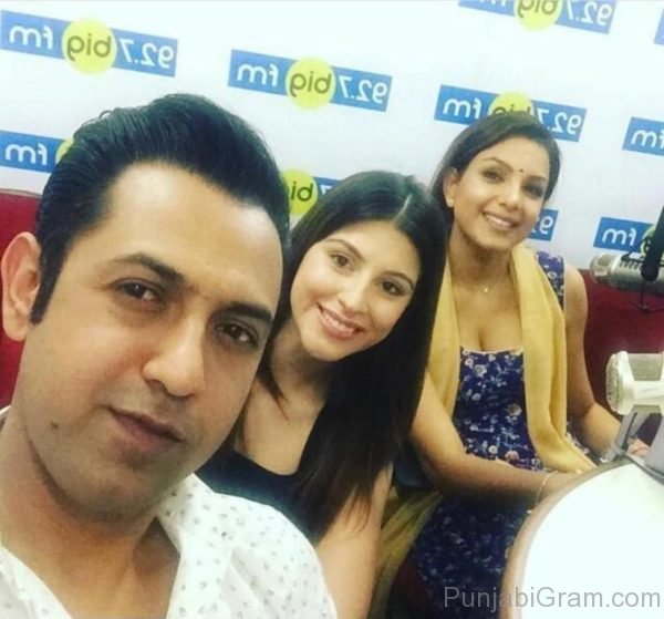 Selfie Of Monica Gill With Gippy-188