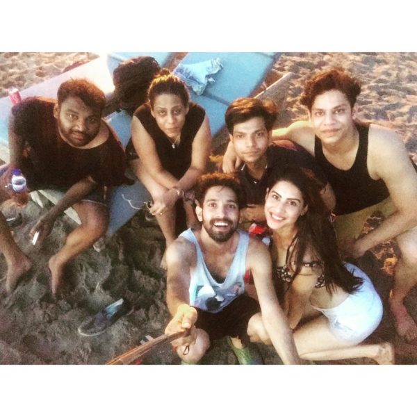 Sheetal Thakur On Beach With Friends-090251