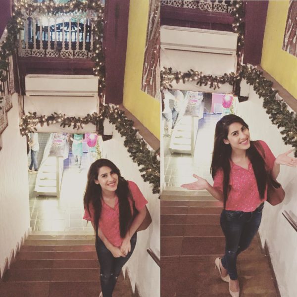 Sheetal Thakur On Stairs -090296